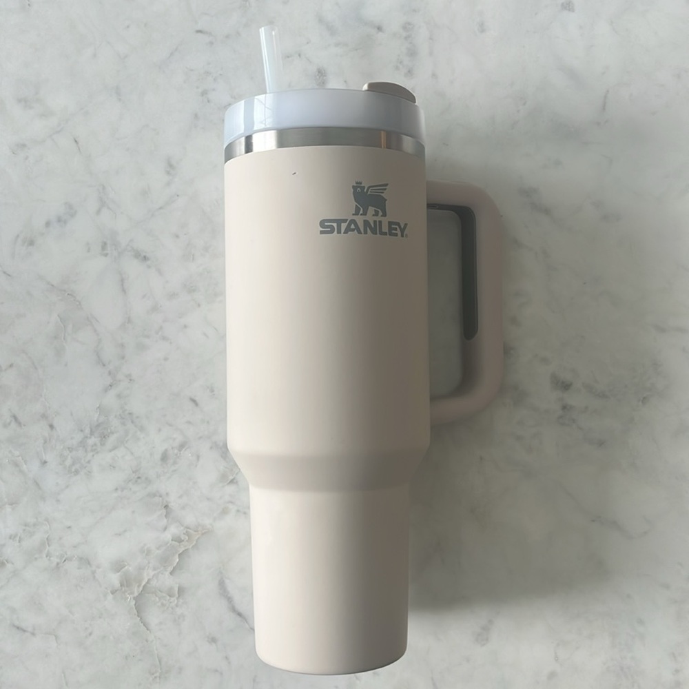 Stanley THE QUENCHER H2.0 FLOWSTATE™ TUMBLER | 40 OZ - with unused/new straw!